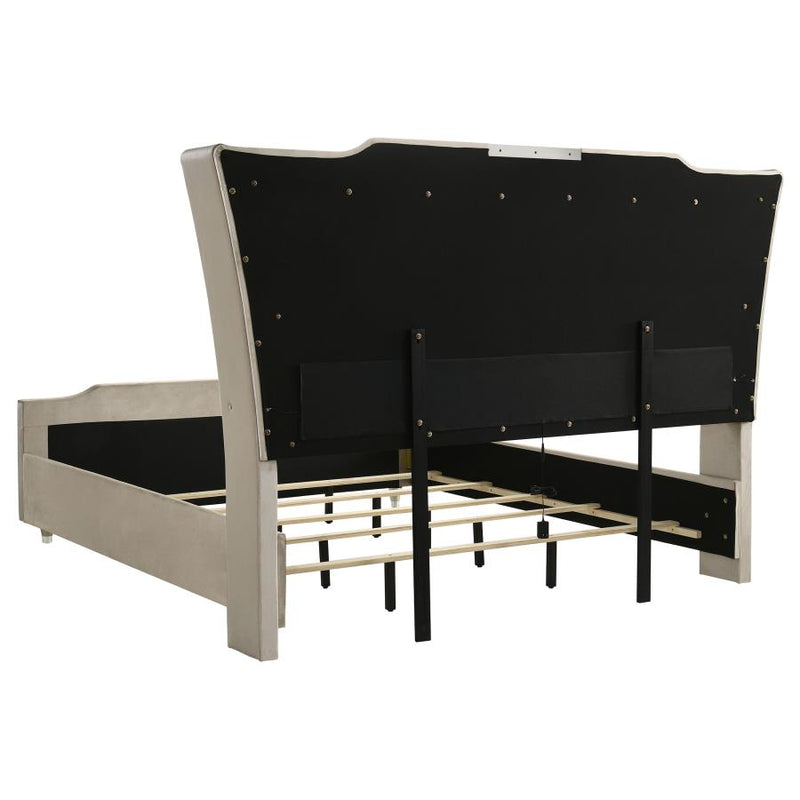 Lorient 5-piece Eastern King Bedroom Set Ivory and Camel-zoom-