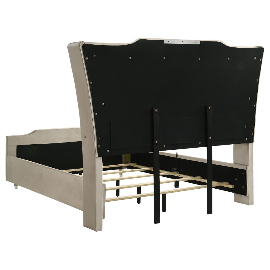 Lorient 5-piece Queen Bedroom Set Ivory and Camel-4