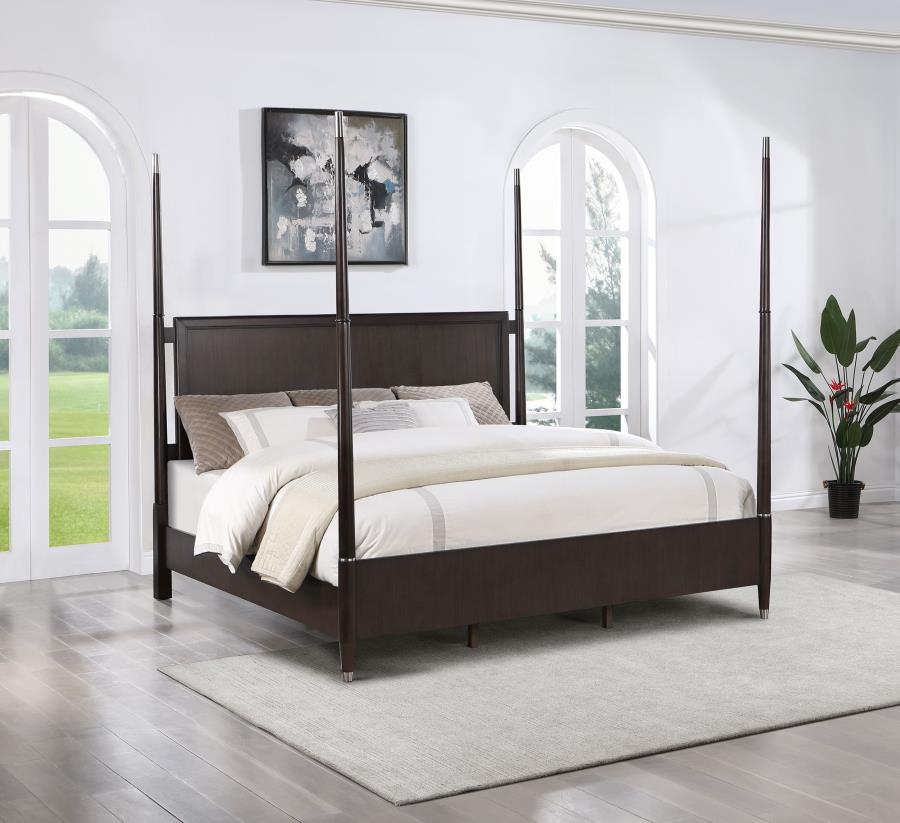 Emberlyn Wood Queen Poster Bed Brown-2