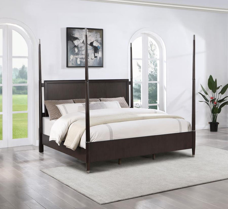 Emberlyn Wood Queen Poster Bed Brown-zoom-
