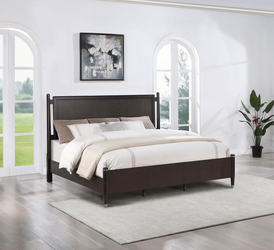 Emberlyn Wood Queen Poster Bed Brown-3