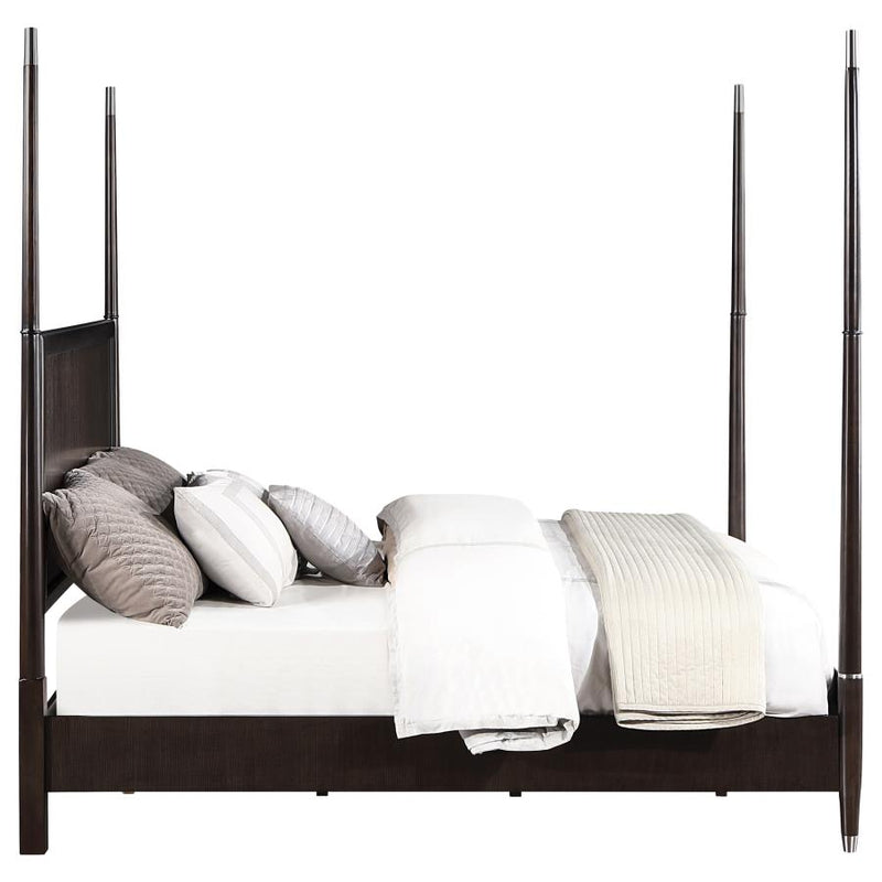 Emberlyn Wood Queen Poster Bed Brown-zoom-