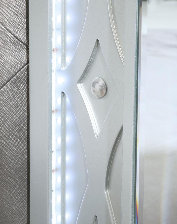 Gunnison Wood California King LED Panel Bed Silver Metallic-5