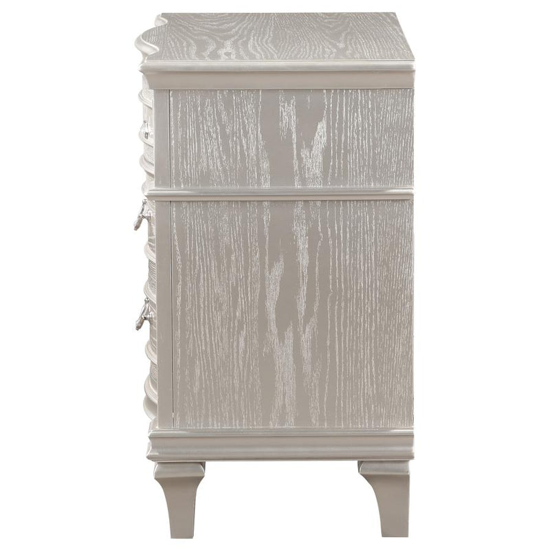 Evangeline 3-drawer Nightstand Silver Oak-zoom-