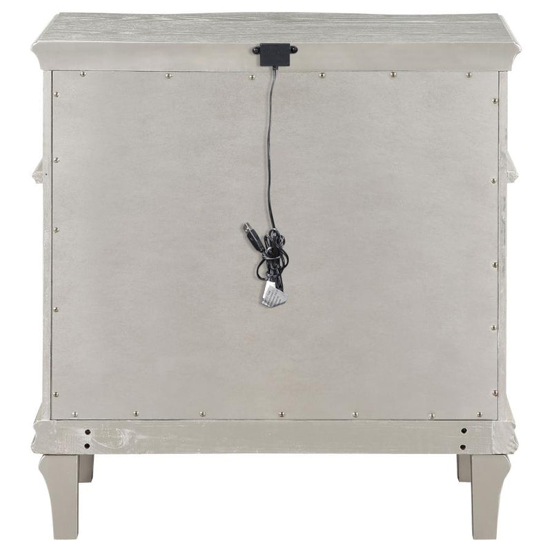 Evangeline 3-drawer Nightstand Silver Oak-zoom-