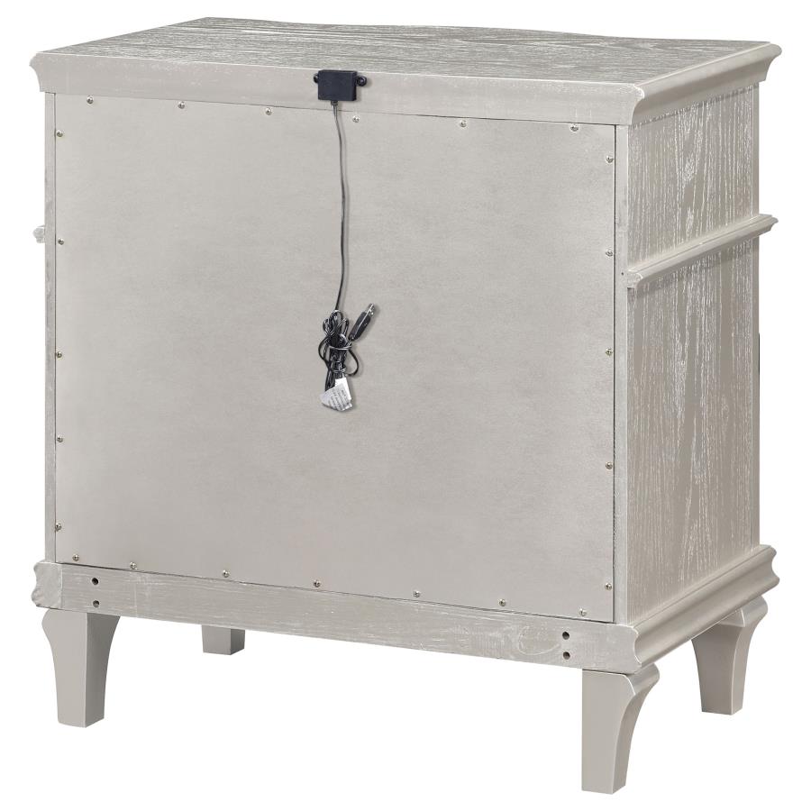 Evangeline 3-drawer Nightstand Silver Oak-zoom-8