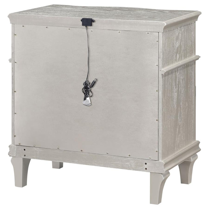 Evangeline 3-drawer Nightstand Silver Oak-zoom-