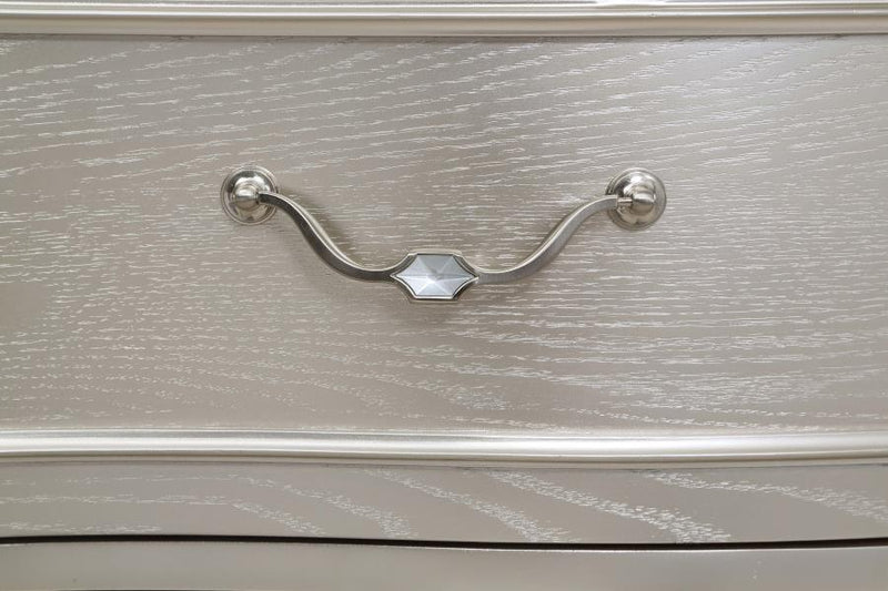Evangeline 3-drawer Nightstand Silver Oak-zoom-