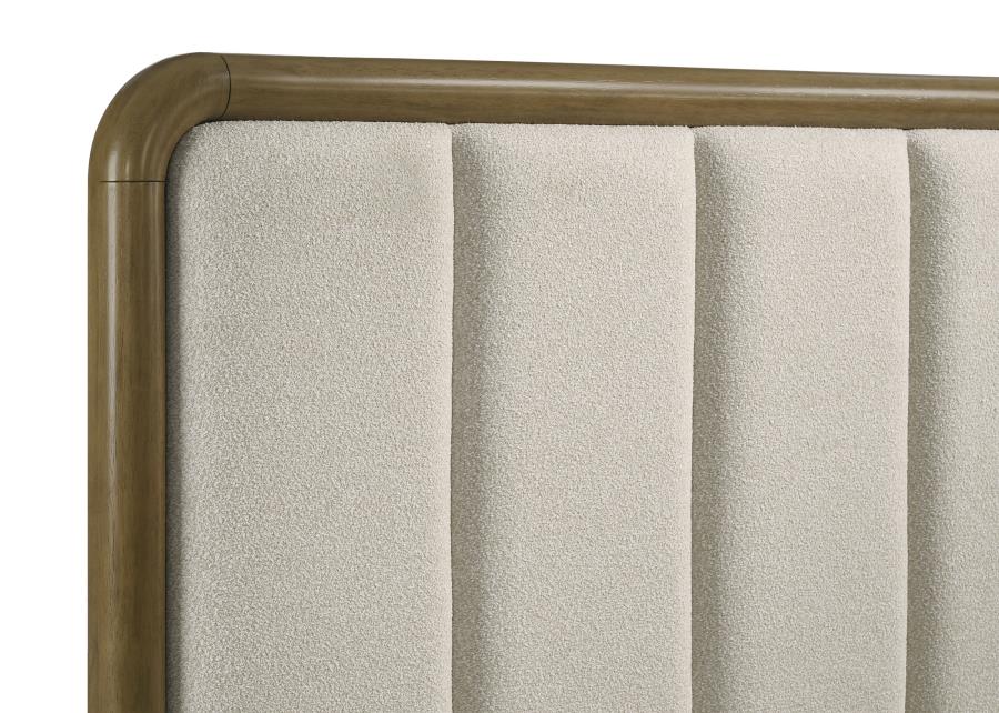 Amsbury 4-piece Eastern King Bedroom Set Nutmeg-zoom-11