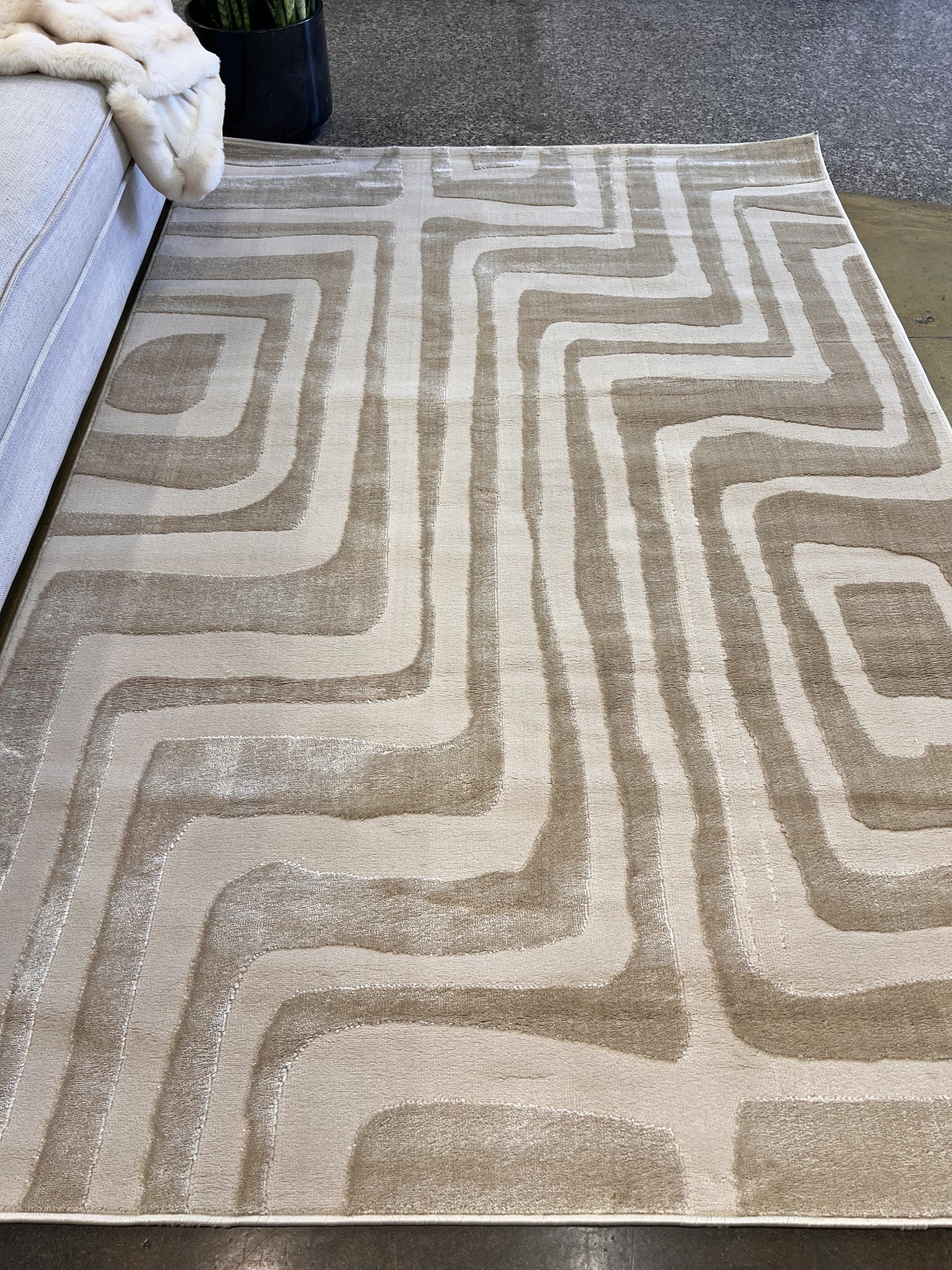 N-22 RUG