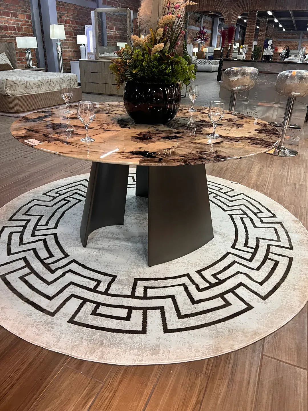 J-70 Round RUG