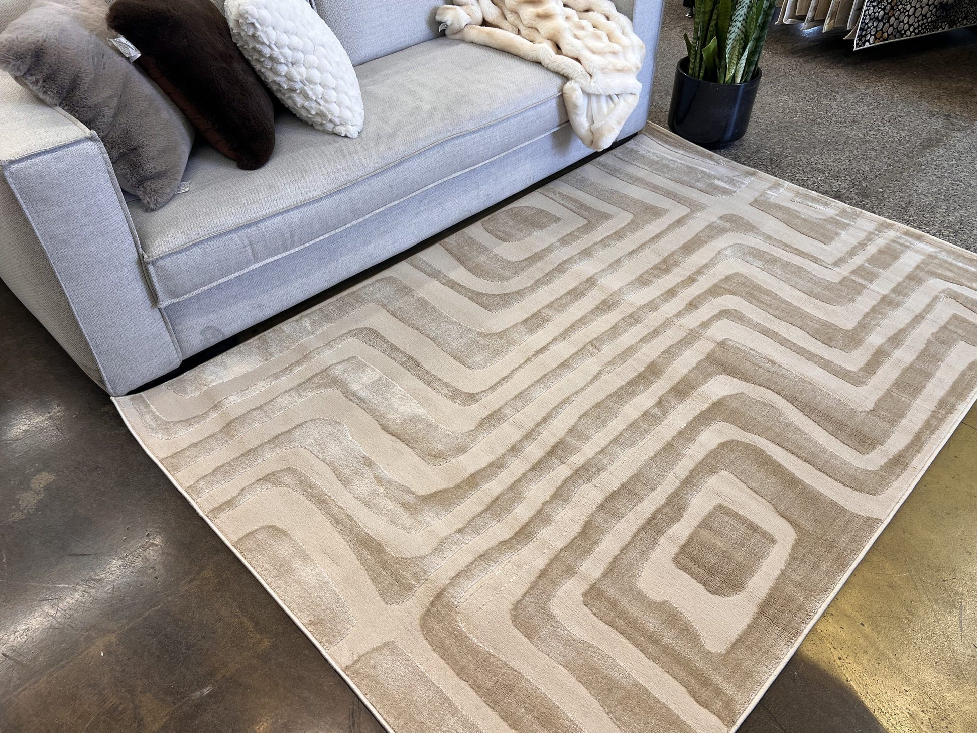 N-22 RUG