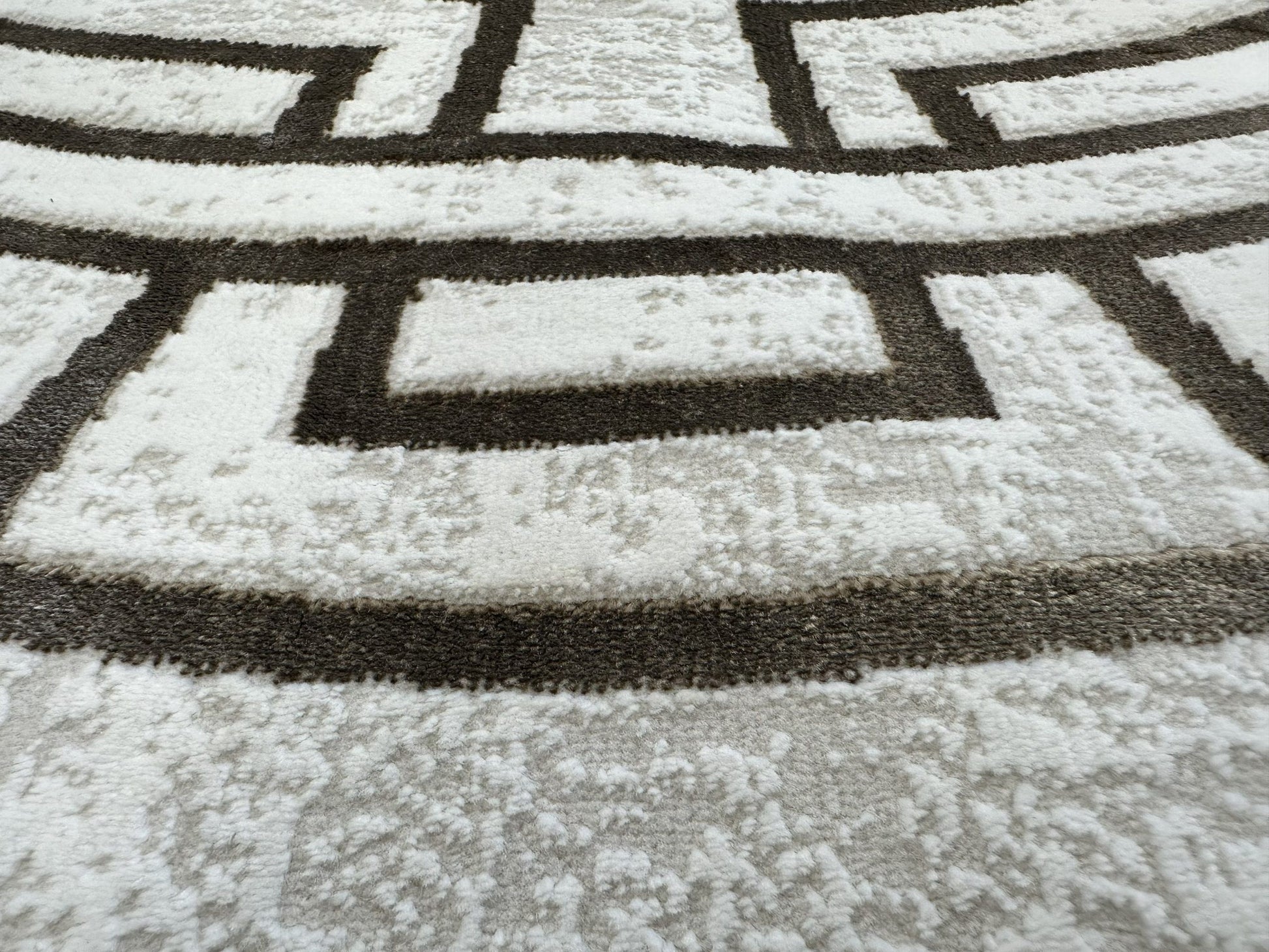 J-70 Round RUG